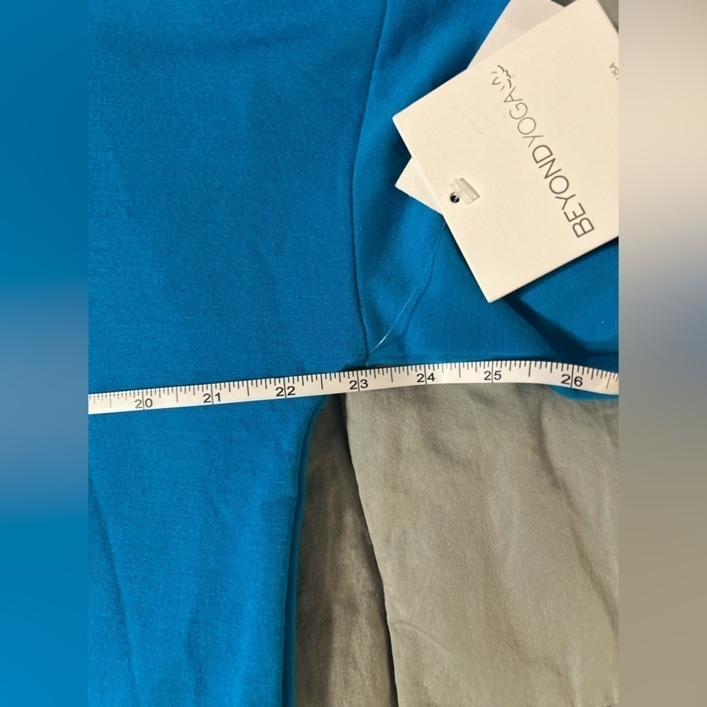 Beyond Yoga All Time Cropped Yoga Pullover Sweatshirt - Picture 7 of 7
